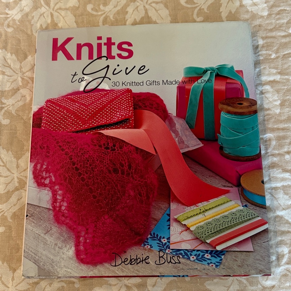 Debbie Bliss - Knitting 🧶 pattern 📕- “Knits to Give” Book